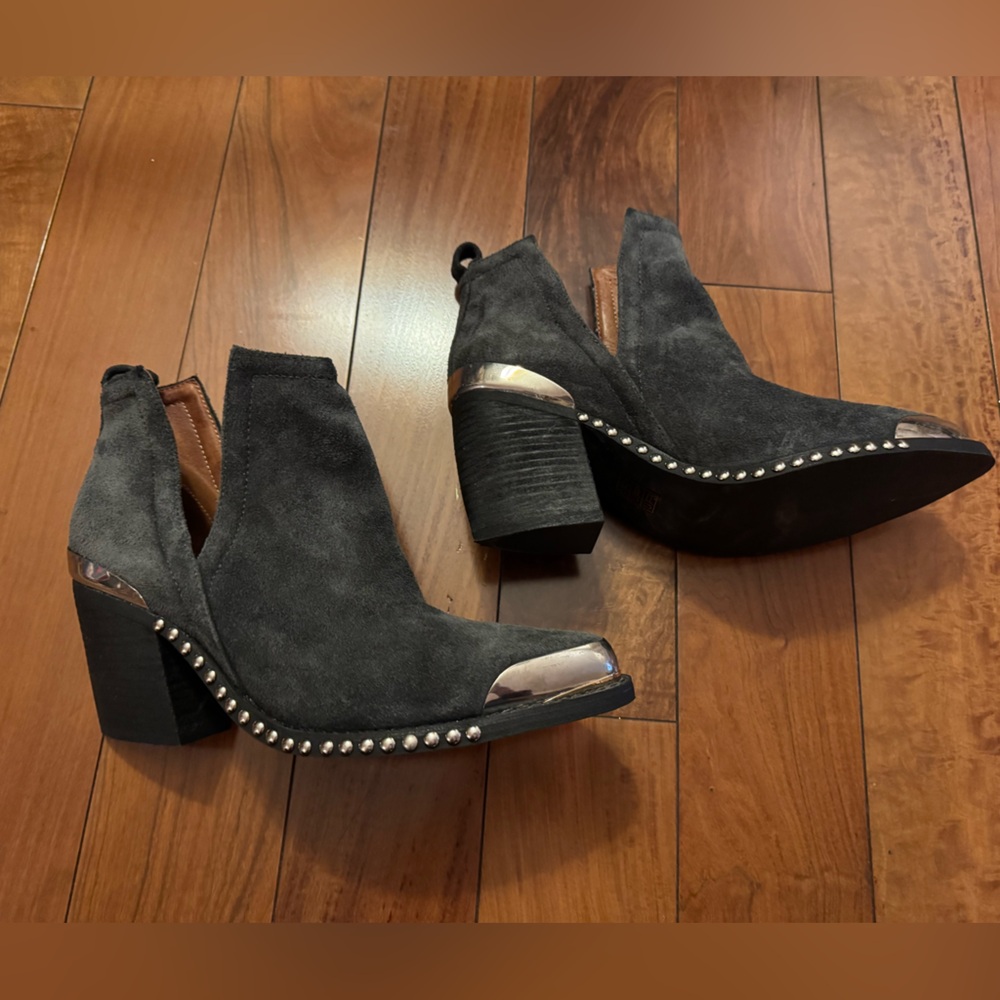 JEFFREY CAMPBELL gray ankle boot with silver trim.  Size 7. Like new.